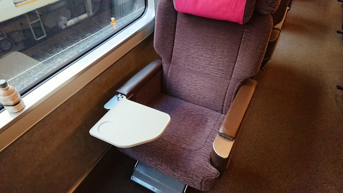 グリーン席のテーブル