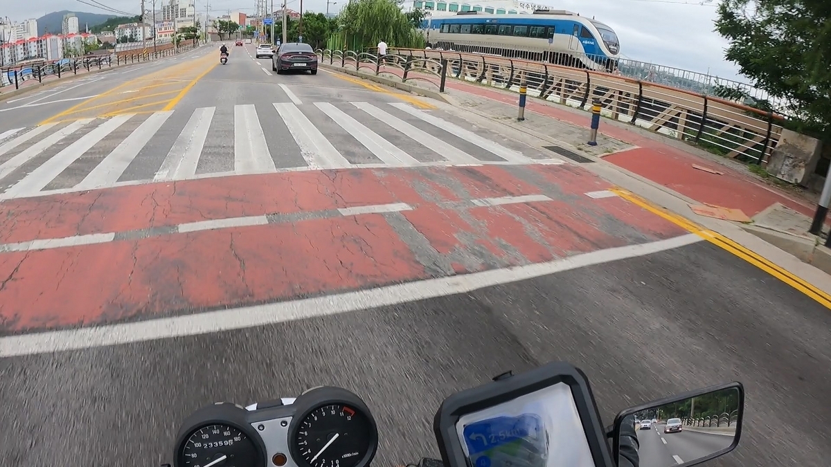 韓国鉄道公社200000系電車との並走