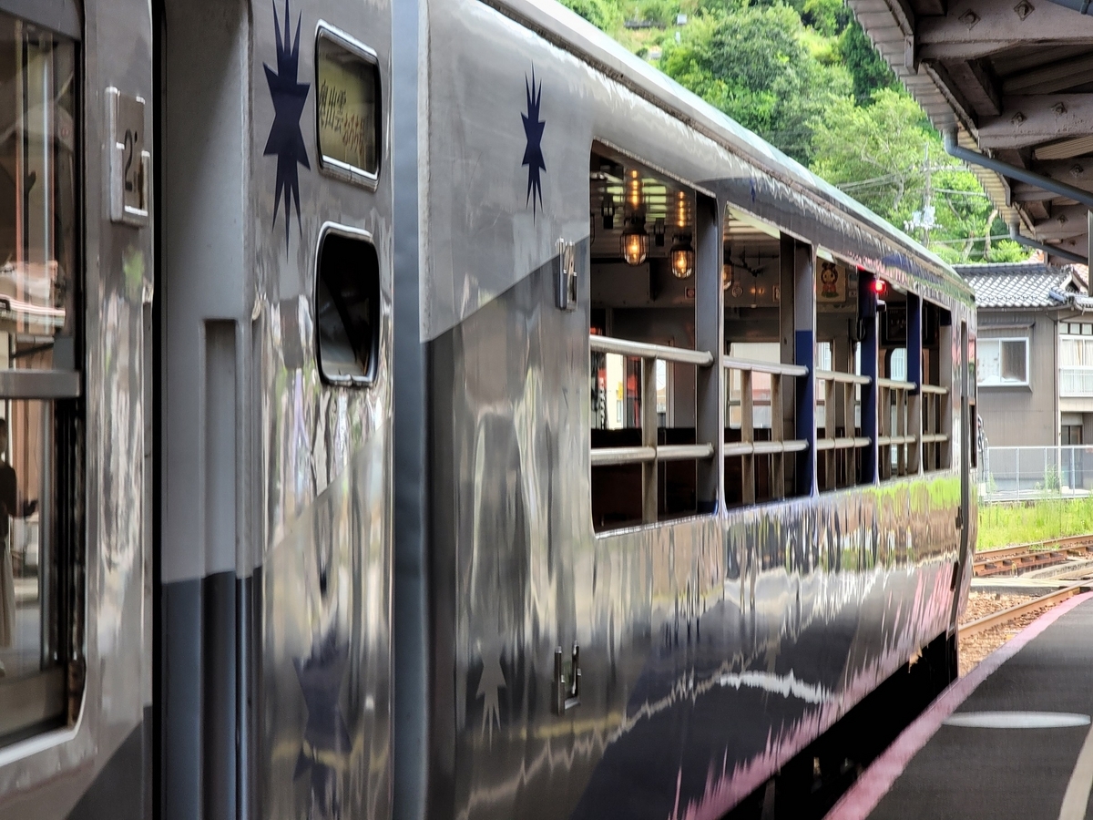 木次駅に到着した奥出雲おろち号