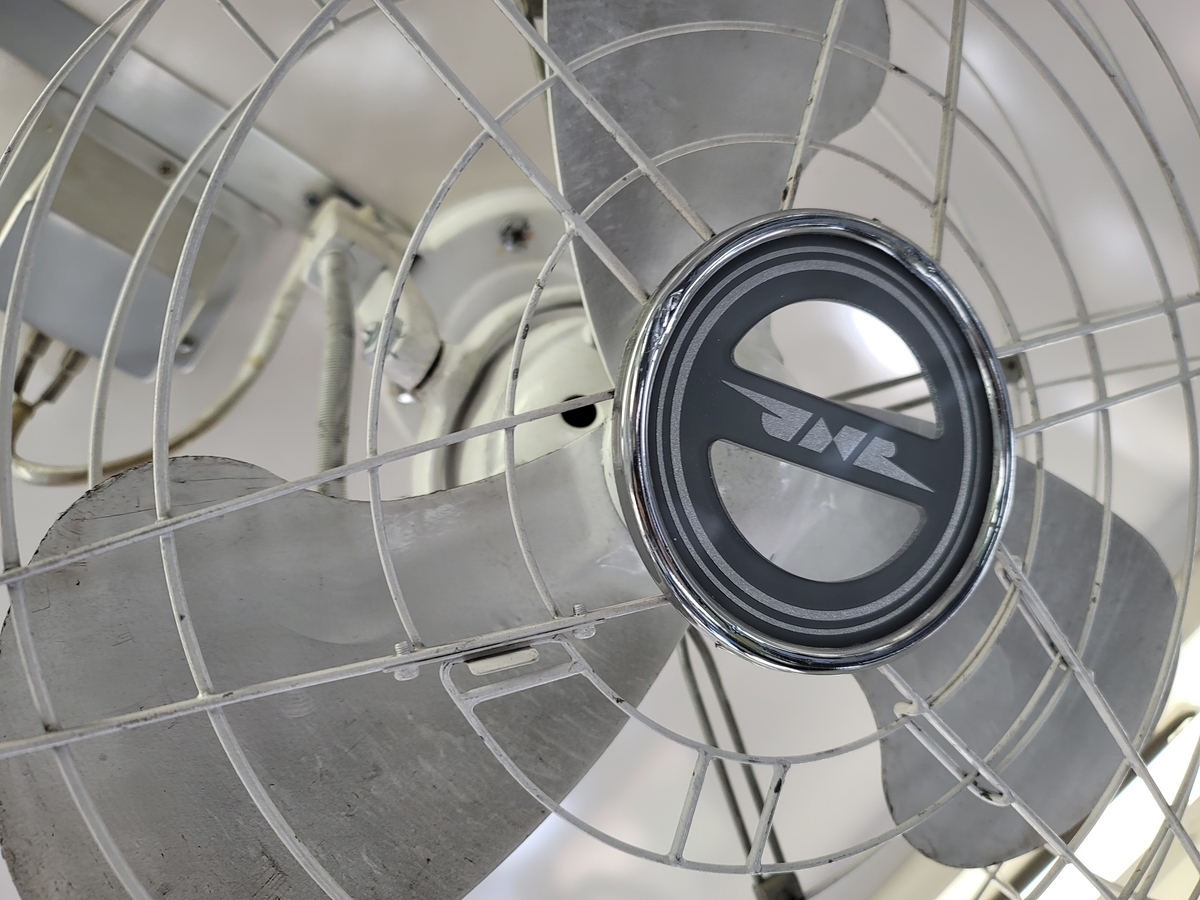 ノスタルジー号の車内設置されている扇風機