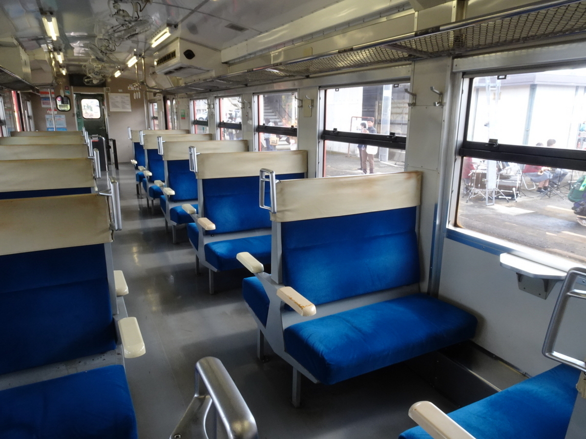 ノスタルジー号の車内