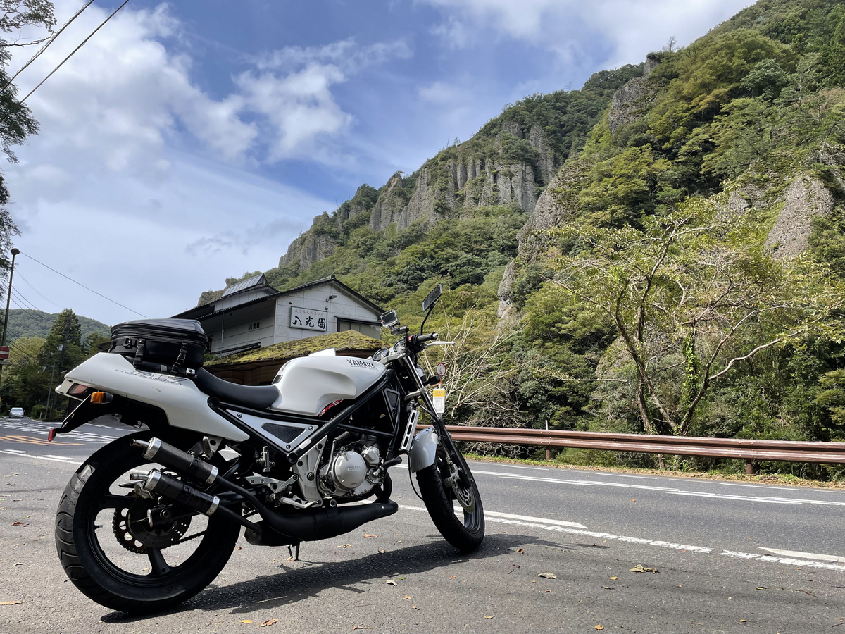 立久恵峡の岩肌