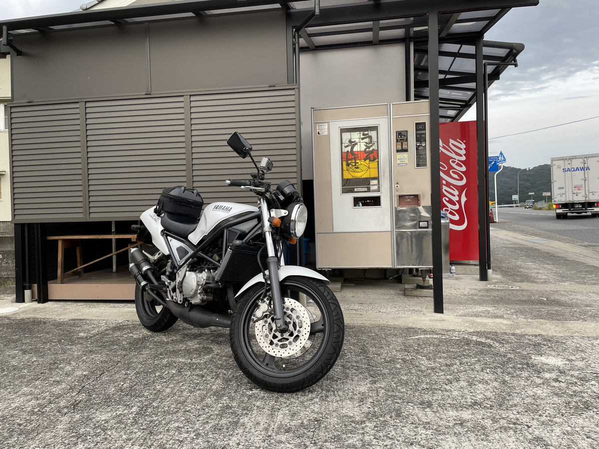 福原商店に設置されたうどん自販機