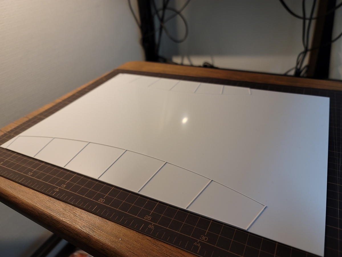 プラバンに接着された治具の骨組み