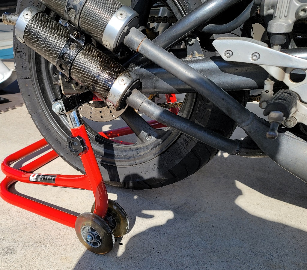 レーシングスタンドを掛けた状態